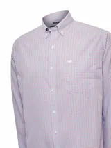 Camisa de hombre RKF Cityscape de corte regular, manga larga y cuello americano abotonado. Diseño a cuadros en tonos rojo, azul y blanco. Confeccionada en algodón y con bolsillo en el pecho con logo bordado.