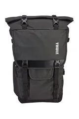 Mochila rolltop resistente al agua, diseñada para transportar cámaras, drones y accesorios, con soporte desmontable.
