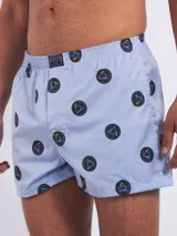Bóxer de algodón con estampado floral en tonos azul y blanco, con cintura elástica y logo de la marca en el centro.