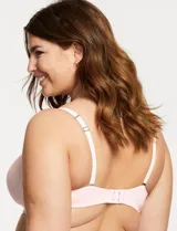 Soutien color marrón de microfibra ultrasuave, con copas soft moldeadas, laterales dobles y varillas internas para mayor soporte. Breteles convertibles y ajuste multiposición.