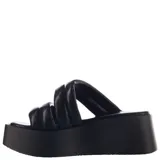 Sandalias de plataforma color negro con tiras acolchadas blancas.