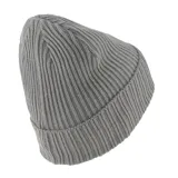 Gorro de lana tejido a canalé color celeste con logo de Puma en etiqueta cosida en el frente.