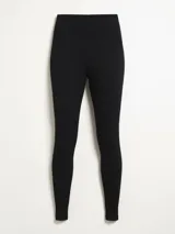 Calza deportiva larga color lila con textura acanalada.