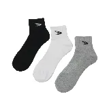 Pack de tres pares de medias de algodón, un par negro, un par blanco y un par gris.