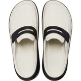 Zueco Crocs Stomp Loafer color blanco con plataforma negra y detalle de antifaz negro en el empeine.