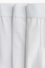 Pack de 3 calzoncillos trunk cortos blancos de punto elástico con costuras planas, cintura elástica, piernas cortas y parte delantera forrada. Confeccionados con la tecnología Lycra® Xtra Life™