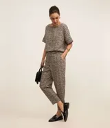 Blusa de crepé con estampado de cuadros pied-de-poule, cuello redondo y mangas cortas.
