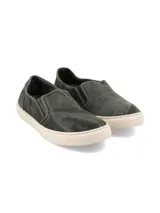 Zapatillas slip-on azules de algodón orgánico con suela de caucho natural.