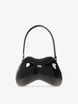 Bolso de hombro para mujer de Diesel, color negro, con forma orgánica y brillante, similar a un control de videojuegos. Posee un asa de hombro negra y un pequeño dije metálico con logo en el frente.