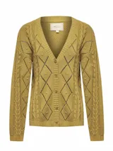 Cárdigan de punto color verde oliva con diseño de rombos calados, cuello en V, cierre frontal con botones y mangas largas con detalle de trenzas.