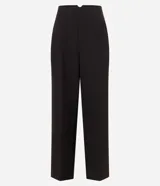 Pantalón wide leg de sastrería color negro, con corte recto, tiro alto y recorte en V en la parte trasera de la cintura.