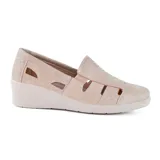 Zapato casual Korium Confort Rhonda color rosa con detalles calados y plataforma baja.