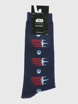 Medias de largo medio para hombre, color azul marino con diseño de naves X-Wing y logos de la Alianza Rebelde de Star Wars en tonos celeste y rojo. Confeccionadas en mezcla de algodón y elastano para mayor comodidad.