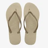 Ojotas Havaianas modelo Slim para mujer, con suela de goma y tiras finas con acabado metalizado dorado. Presentan una plantilla con textura de granos de arroz y suela antideslizante.