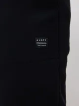 Pantalón deportivo tipo jogging color gris, confeccionado en 60% algodón y 40% poliéster, con cintura elástica ajustable con cordón.
