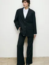 Pantalón de vestir negro de corte palazzo.
