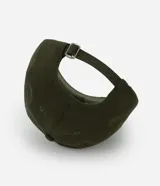 Gorra verde militar de sarga de algodón con visera curva y bordado frontal en rosa con la leyenda "New York Brooklyn 1996".