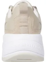 Zapatillas Tommy Hilfiger color beige con detalles en blanco.