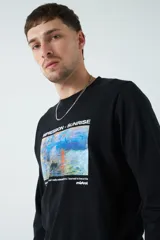 Remera blanca de algodón con estampa fotográfica de la obra "Impresión, sol naciente" de Claude Monet.