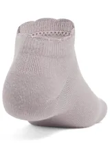 Medias deportivas Under Armour Essential Low Cut, color blanco con logo bordado en color lila.