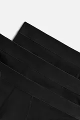 Pack de tres slips negros con cintura elástica.