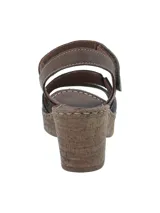 Sandalias de cuero con plataforma de corcho, tiras de cuero marrón, azul y verde agua.