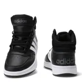 Championes Adidas Hoops 3.0 Mid Classic Vintage, de caña media, color negro con las tres tiras laterales blancas y suela blanca.