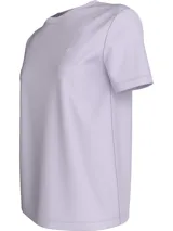 Remera de algodón regenerativo de color morado con cuello redondo y el monograma de Calvin Klein en el pecho.