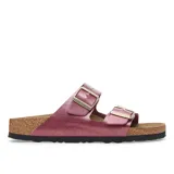 Sandalias de cuero color berry crush, con doble correa y hebillas ajustables, diseño ergonómico.