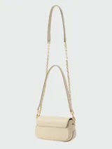 Bolso de hombro Marc Jacobs modelo The Clover, color rosa chicle, con correa fina al tono y cierre con el logo de la marca.