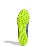 Championes de fútbol Adidas F50 Club para hombre, color púrpura con detalles en blanco y amarillo limón.
