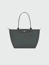 Bolso de hombro Longchamp modelo Le Pliage Green L, color gris oscuro, confeccionado en lona de nylon reciclado con detalles en cuero. Cuenta con cierre de cremallera y botón a presión.