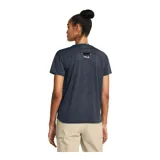 Remera deportiva Under Armour color lila, de corte clásico, manga corta y cuello redondo.