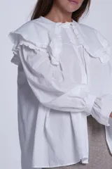 Camisa verde claro con doble cuello Claudine con volado y puños Oxford.