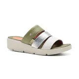 Sandalias de cuero color marrón con tiras doradas y blancas. Plataforma color hueso con tecnología Low Impact.
