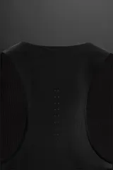 Musculosa deportiva negra de tejido ligero y elástico con zonas perforadas para mayor transpirabilidad, cuello redondo amplio, sisa con acabados termofijados, bajo con aberturas laterales y logo estampado reflectante en la espalda. Zara Athleticz.