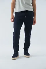 Pantalón de jogging negro de felpa con logo estampado y en goma, bolsillos con cierre, cierres en los tobillos, cintura ajustable y puños.
