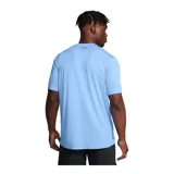 Remera deportiva verde militar de manga corta, con logo de Under Armour estampado en el pecho.