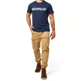 Pantalón cargo color arena de corte slim, con bolsillos laterales con solapa y puños elásticos.