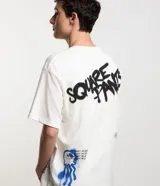 Remera masculina modelo boxy de algodón grueso, color blanco, con cuello redondo, mangas cortas y estampa de Bob Esponja con efecto grafiti. 