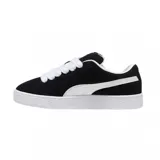 Championes Puma Suede XL color lila con detalles en blanco y suela color caramelo.