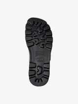 Sandalias negras con plataforma y dos tiras anchas con hebillas decorativas. Suela color caramelo y base negra con diseño antideslizante.