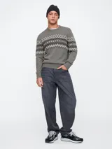 Buzo gris con cuello redondo y diseño Fair Isle en blanco y negro.