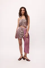 Top strapless negro con frunce en el frente y en la espalda.