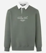 Sweater verde oliva de algodón y poliéster con cuello polo blanco, mangas largas y lettering bordado en el frente.