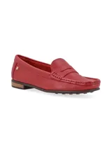 Mocasín Galgo de mujer, confeccionado en cuero color dorado. Diseño clásico y elegante con remache metálico con el logo de la marca.