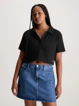 Remera negra corta de punto canalé con cuello tipo chomba y corte holgado.