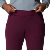 Pantalón deportivo acolchado color borgoña, con cintura elástica ajustable y bolsillos laterales.