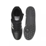 Zapatillas Adidas Forum Mid de caña media, color negro con detalles en gris y las tres tiras laterales en blanco. Presentan ajuste con cordones y tira de velcro en el tobillo.