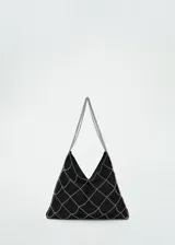 Bolso negro pequeño de fiesta con tejido de guipur, asa corta de cadena y cadenas decorativas.